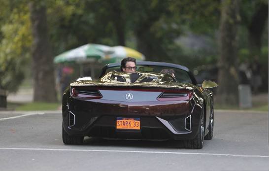 与影片中的超级跑车同