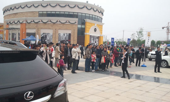 特价车展本周末举行 小狐狸亮相奥特莱斯