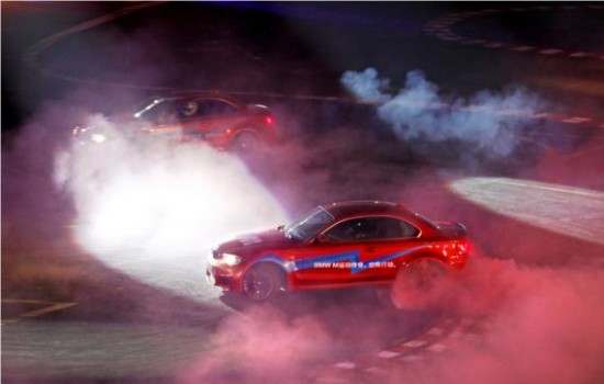 宝马携多款m车型演绎空降行动