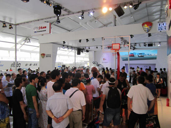 2012长春汽博会 东风风神万元钜惠进行中_车