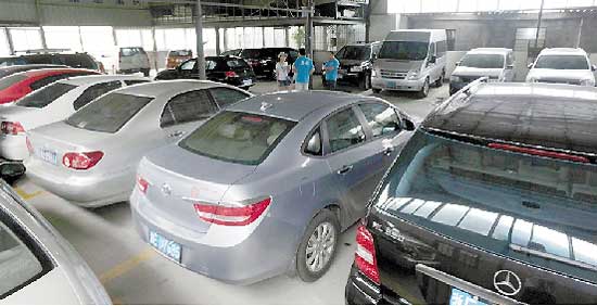 杭州萧山机场附近 冒出20多家私人停车场