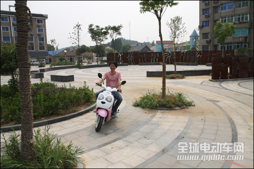 雅迪熊猫电动车价格性能评测之电动车试驾篇(