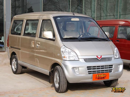 五菱荣光对撼长安之星s460