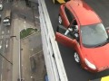车技高人胆大 福特福克斯高楼自动停车 